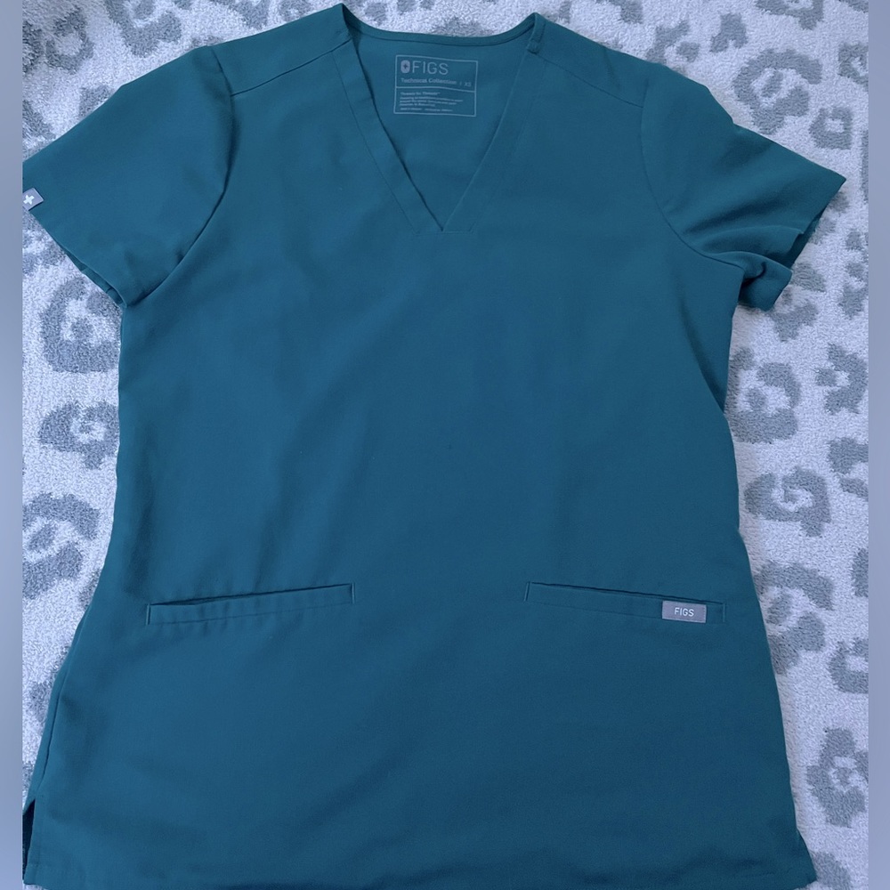 EUC FIGS Casma scrub top in XS, color Moss (matches the Caribbean blue though)